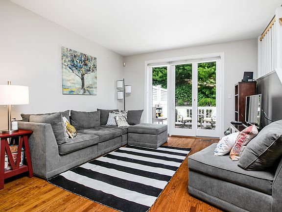 Living Room facing entrance to deck