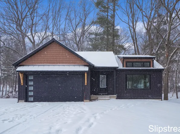 1777 Waldorf St, Grand Rapids, MI 49544