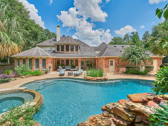 This backyard oasis will not disappoint. Salt water pool with spa and water feature.