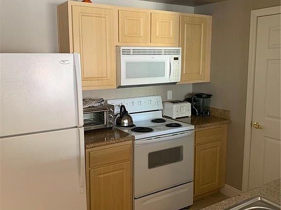 5th image of 8000 W Badura Ave #1042