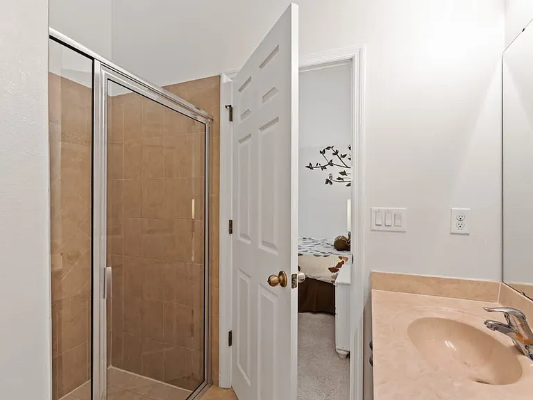 Dharma Cir — Photo 33