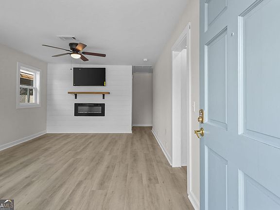 3rd image of 1204 4th Ave