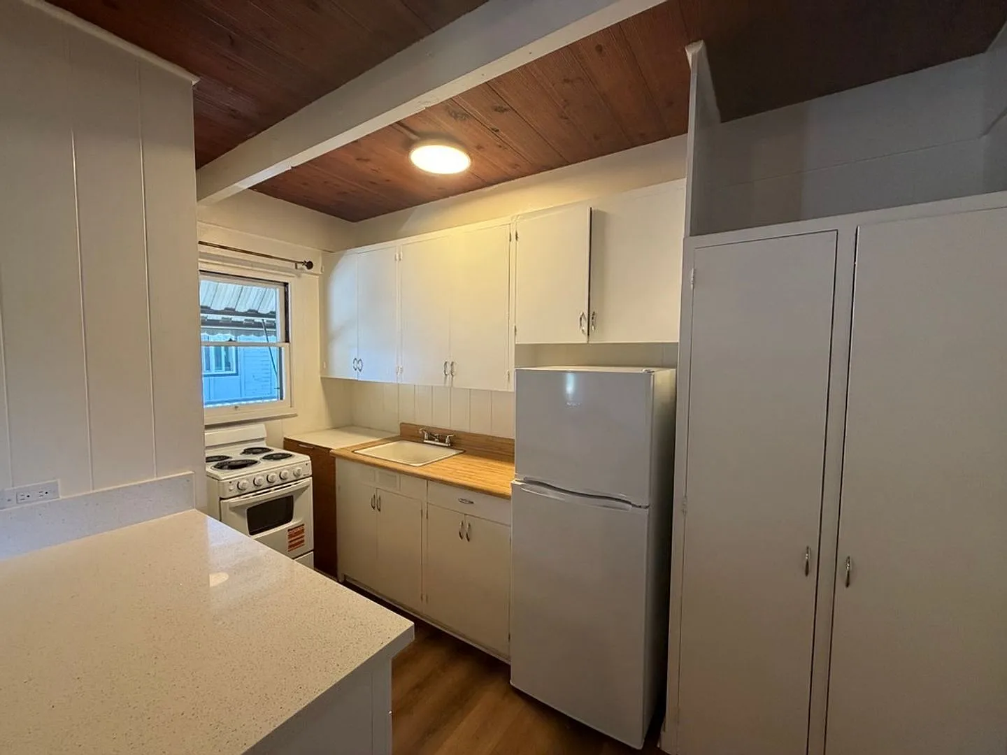 2032 Kapiolani — Photo 3
