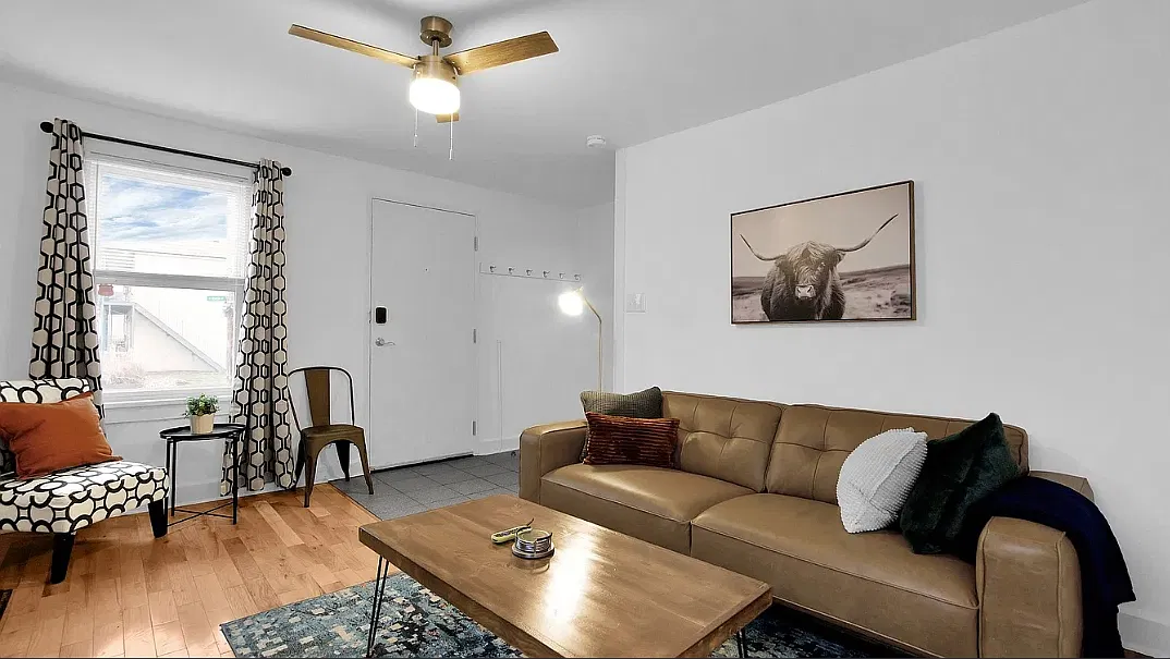 2 bed, 862 sqft, $1,975 — Photo 2