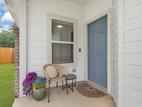 5th image of 515 Emerald Thicket Ln