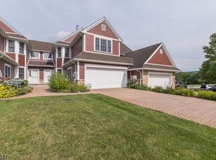 4 Turnberry Ln, Hamburg, NJ