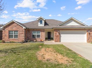 111 Brookway Ln, Longview, TX 75604
