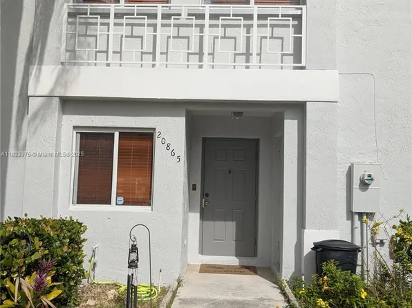 20865 NW 3rd Ln, Pembroke Pines, FL 33029