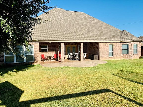 4th image of 797 Bluebonnet Dr