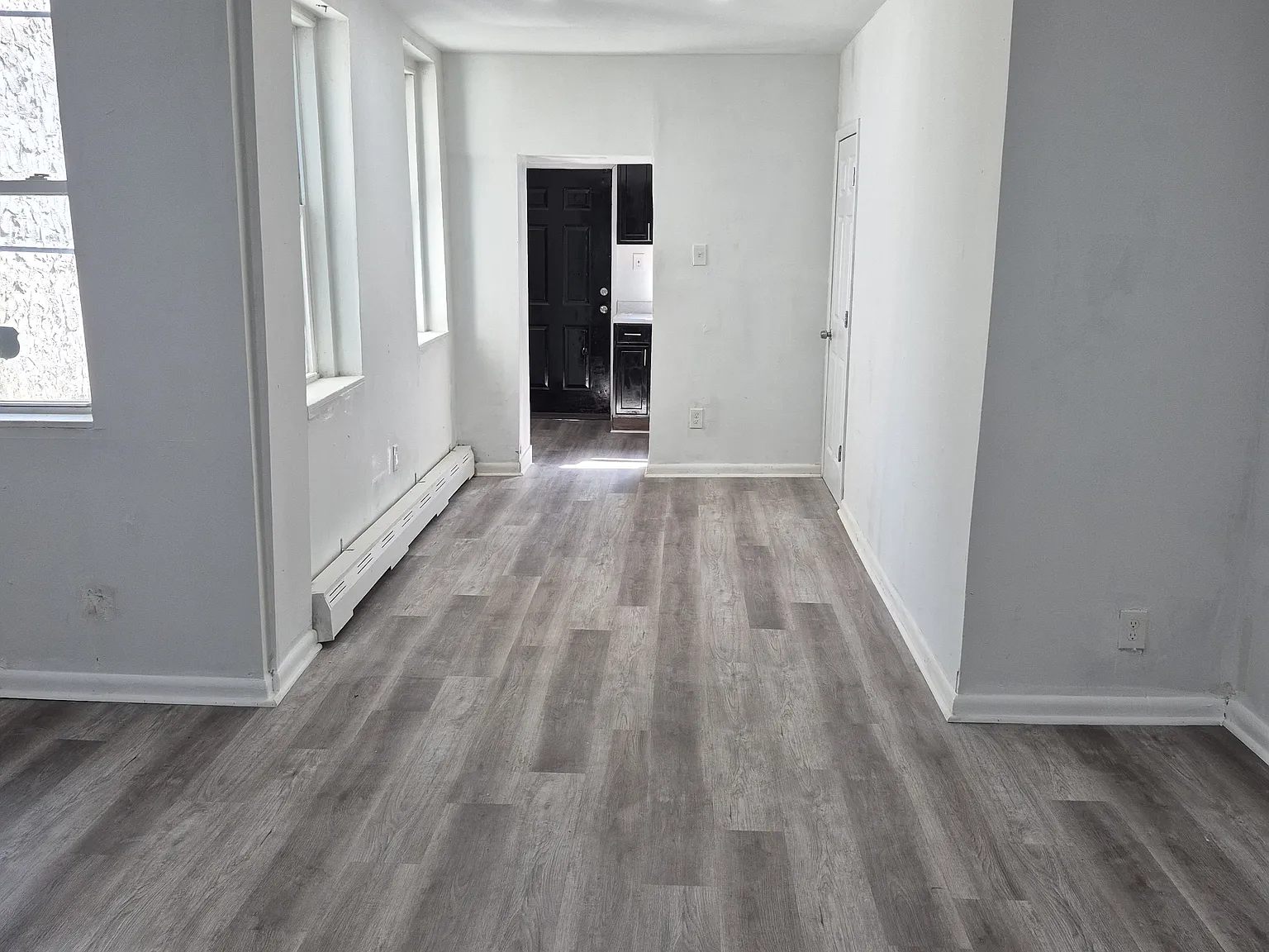 5 bed, 2100 sqft, $650 — Photo 1