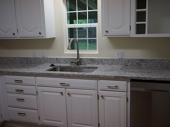 5th image of 1501 W Poplar St