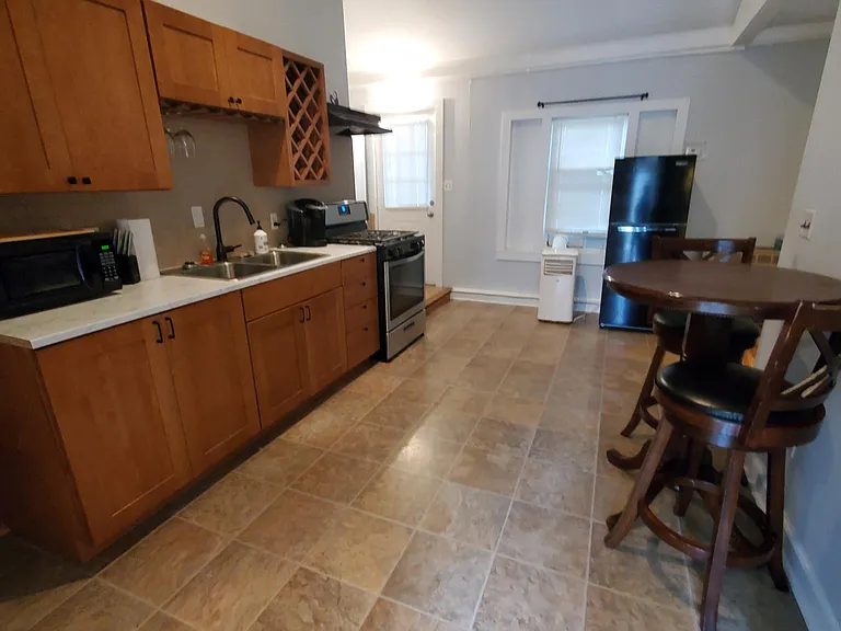 47 Capitol St #B — Photo 2