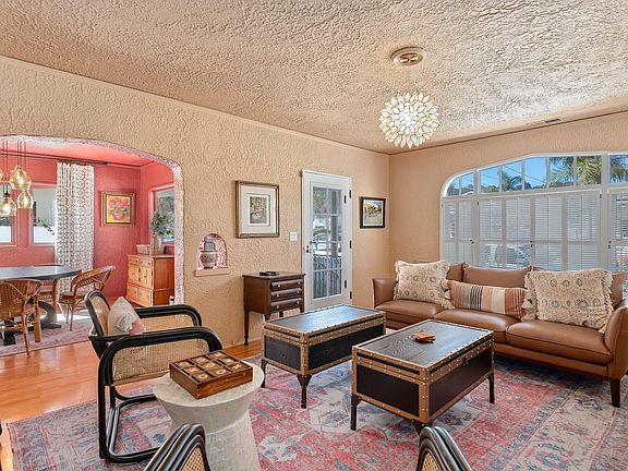 3rd image of 1626 Villa Ave