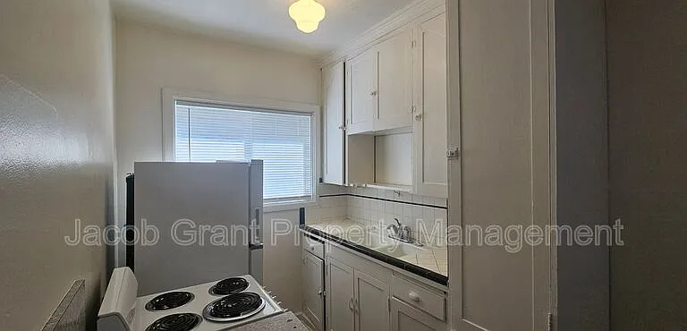 676 Memorial Dr #102 — Photo 2