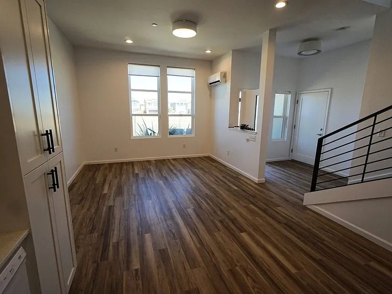 805 Ashwood Way — Photo 3