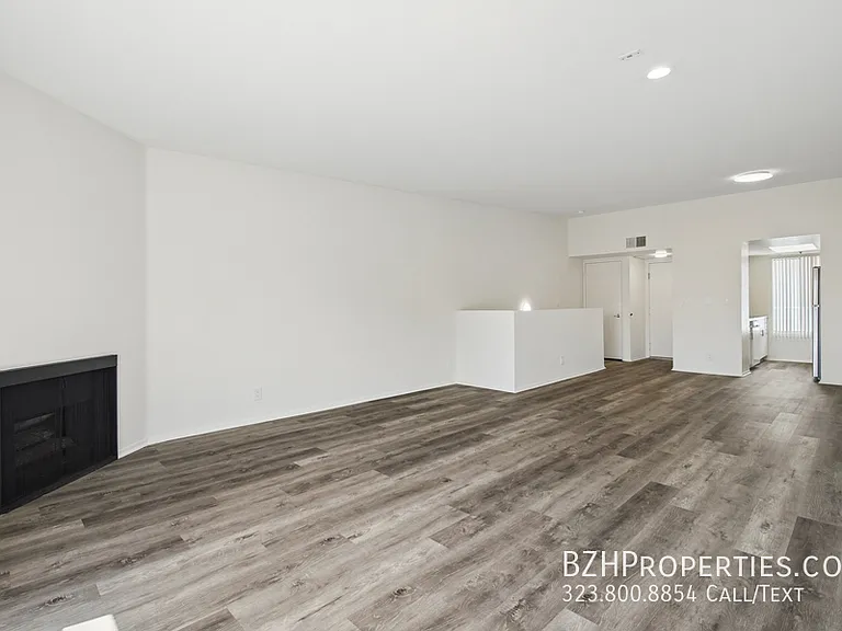 870 Crenshaw — Photo 5