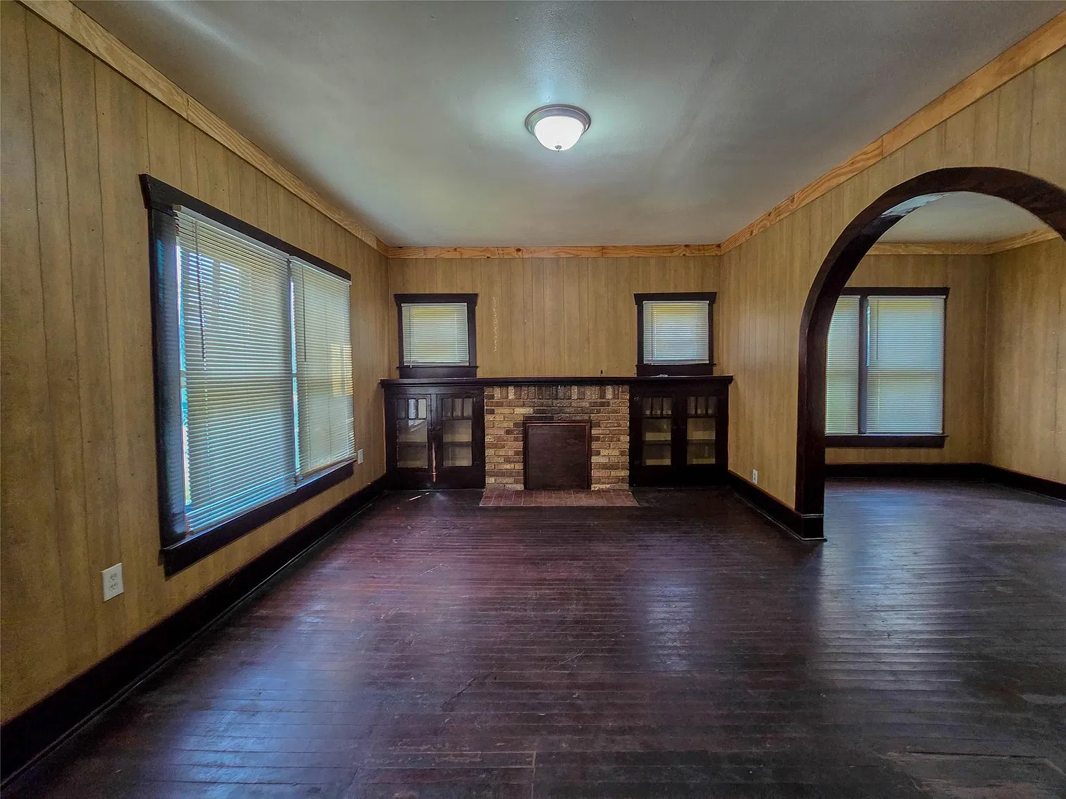 2 bed, 1.0 bath, 3312 sqft, $1,575 — Photo 4