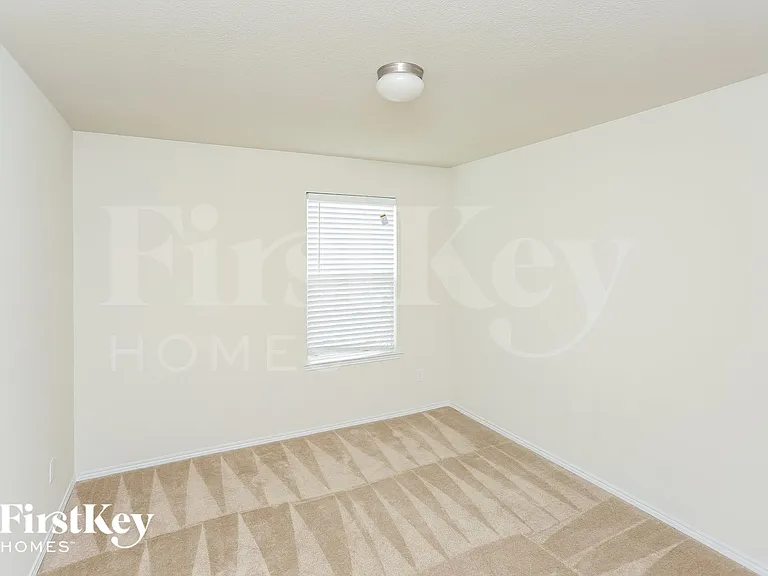 2042 Avondown Rd — Photo 11