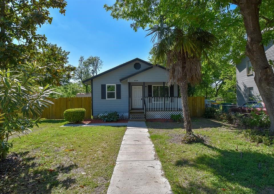 Great curb appeal!  Fence back yard!