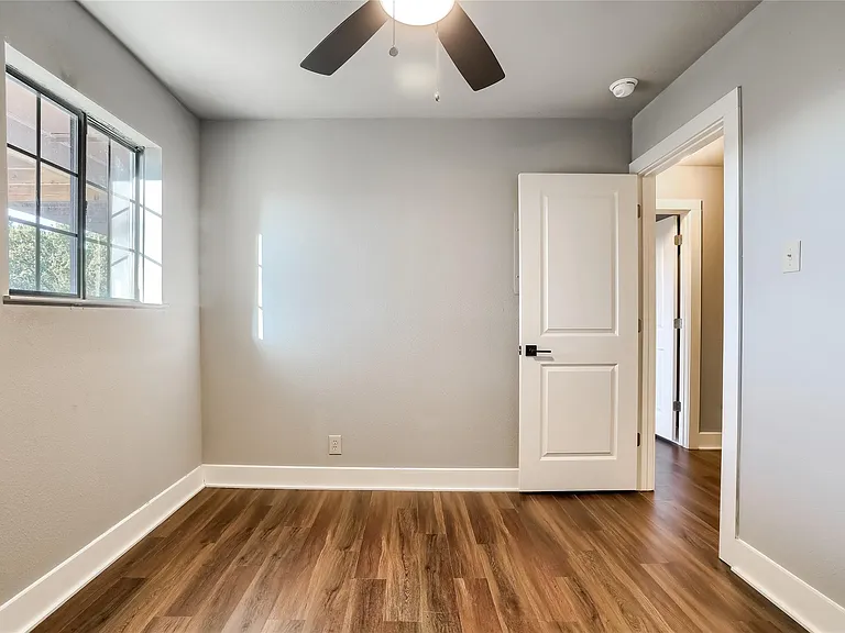 5909 Lago Vista Way #D — Photo 21