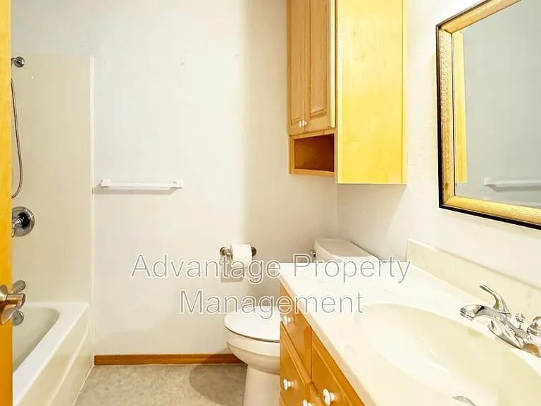 1340 SW Timian St — Photo 16