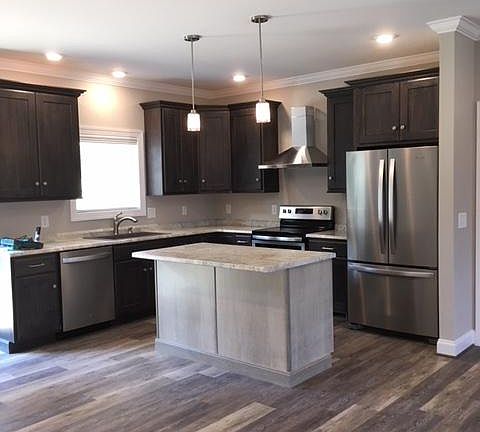 5th image of 215 Brook Hollow Dr SE