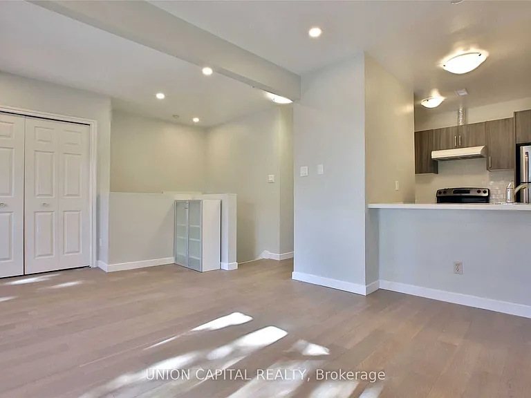 366 Balliol St #UPPER — Photo 3