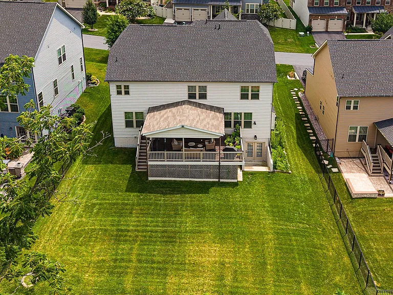 7142 Starmount Way — Photo 95