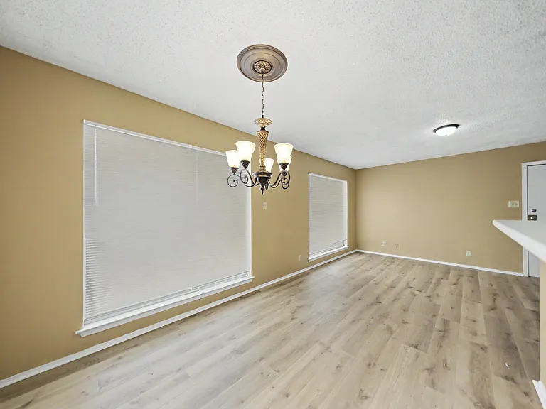 705 W Ave D, Belton — Photo 16