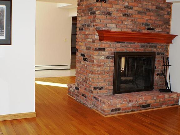 5th image of 8838 Camelot Dr