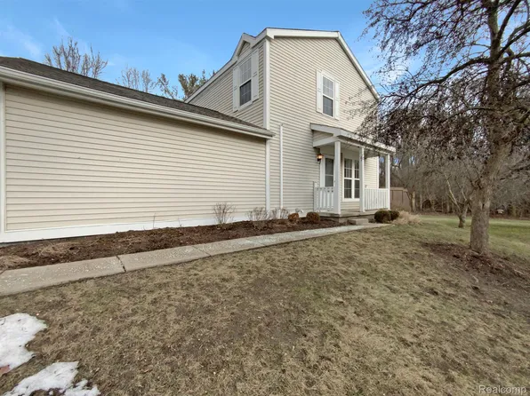 1616 Golden Ln, Ypsilanti, MI 48198