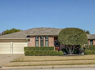 1213 Briarhaven Dr, Bedford, TX 76021