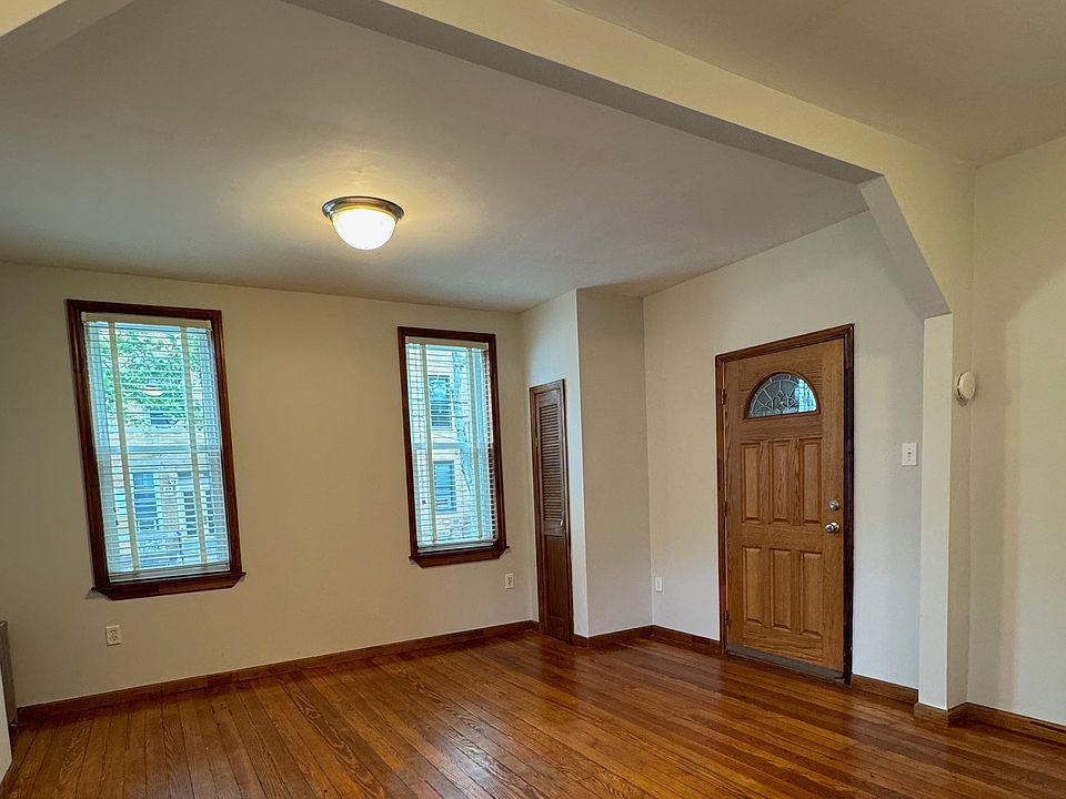 1st image of 1912 Harman St Floor 1