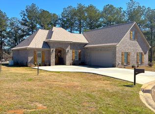 1021 Fairway Cv, McComb, MS 39648