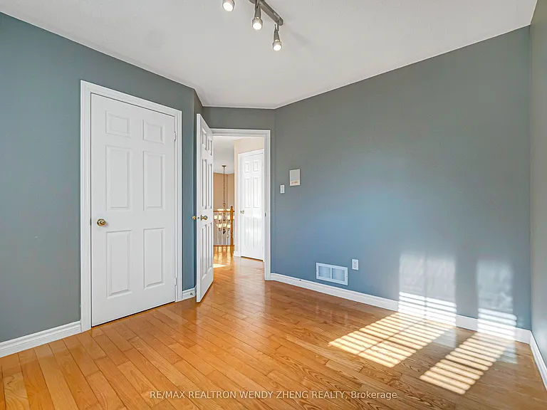 1507 Clearbrook Dr — Photo 32