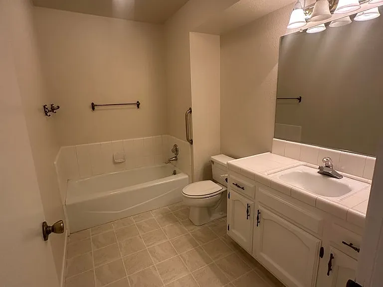 923 Greenfield Ave — Photo 23