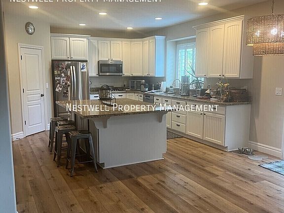 2nd image of 3302 N Love Ln