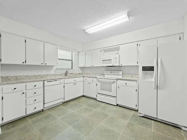 25 Wright Pkwy NW #C, Fort Walton Beach, FL 32548