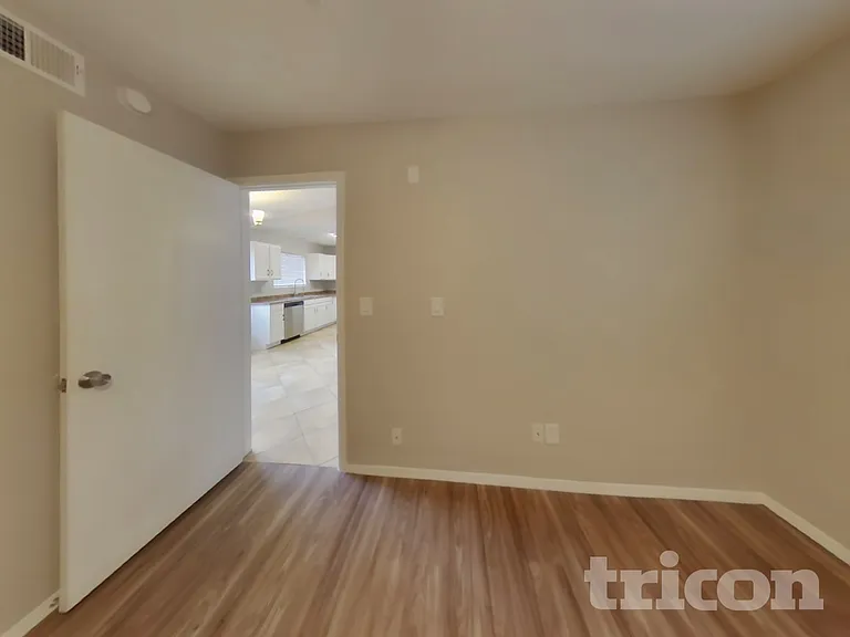 630 E Jensen St #122 — Photo 10