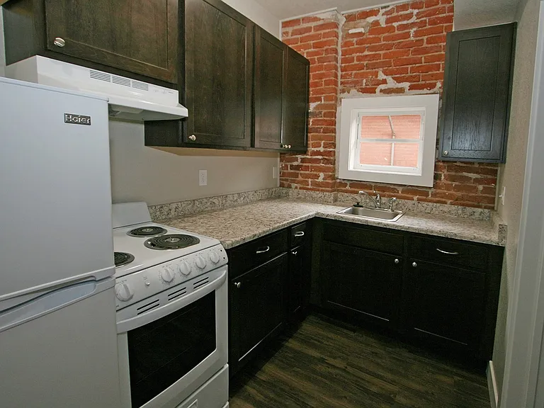 1559 Vine St — Photo 3