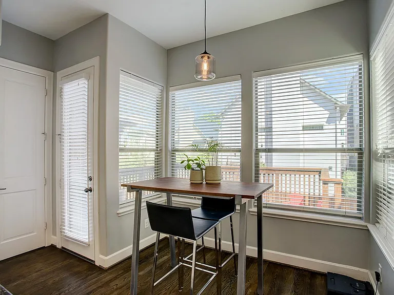 618 Asbury St — Photo 16