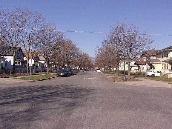 5th image of 979 Charles Ave