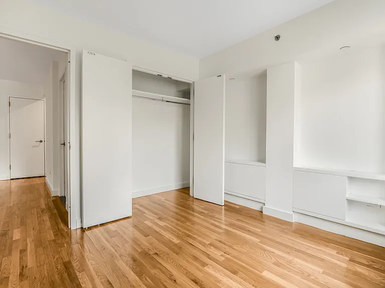 101 W 15th St #104 — Photo 8