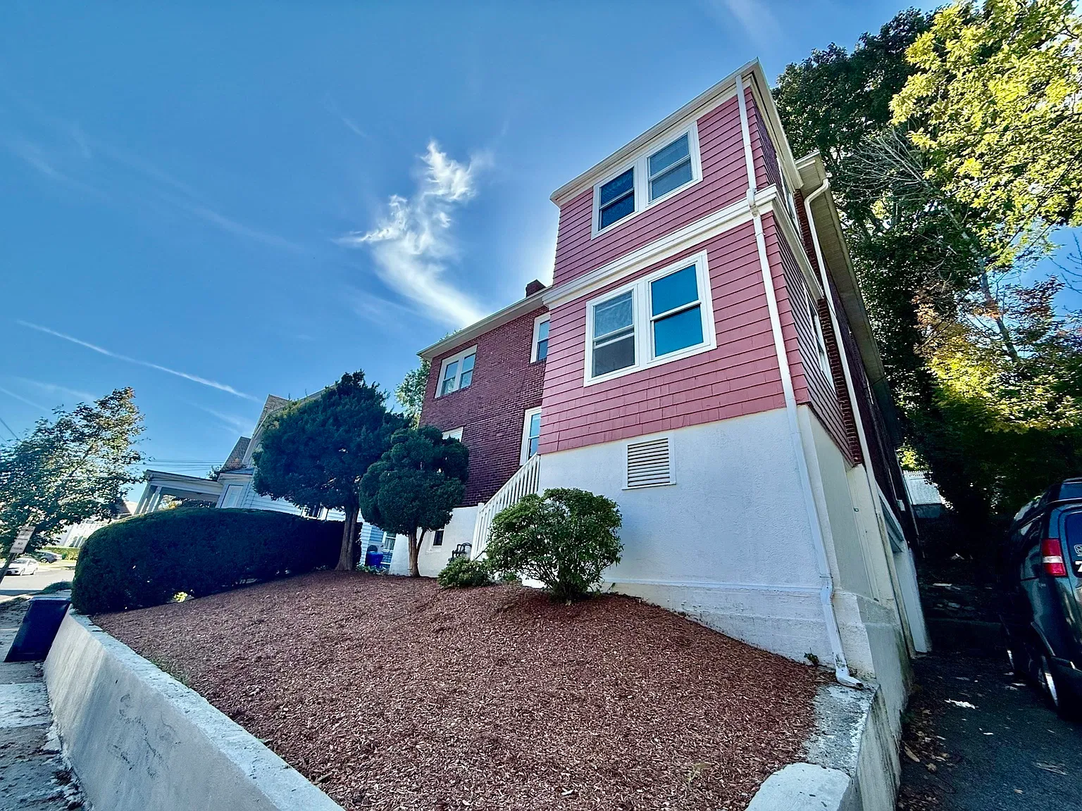 6 bed, 2.5 bath, 2112 sqft, $7,200 — Photo 2
