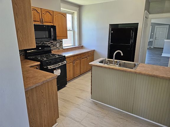 5th image of 8523 Drury Ln