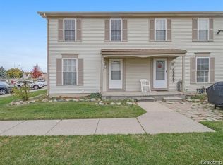 35420 Tall Oaks Dr, Sterling Heights, MI 48312