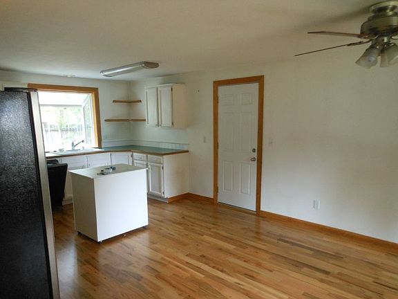 3rd image of 15404 NE 42nd St