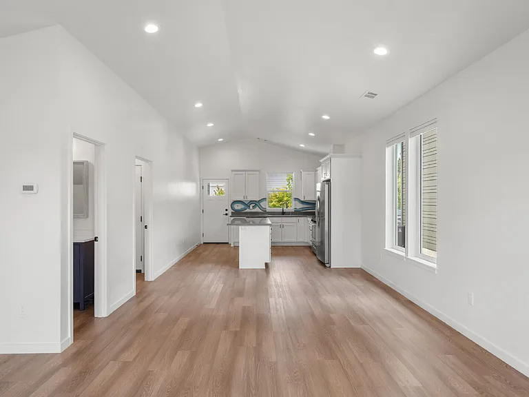 256 Rockfellow Pl — Photo 4