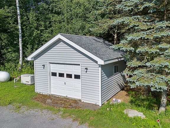 Detached one gar garage