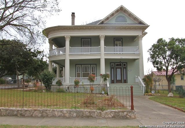 1st image of 702 W Russell Pl